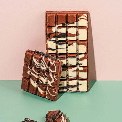 PALM BITES Dubai Cookies & Cream Chocolate Bar