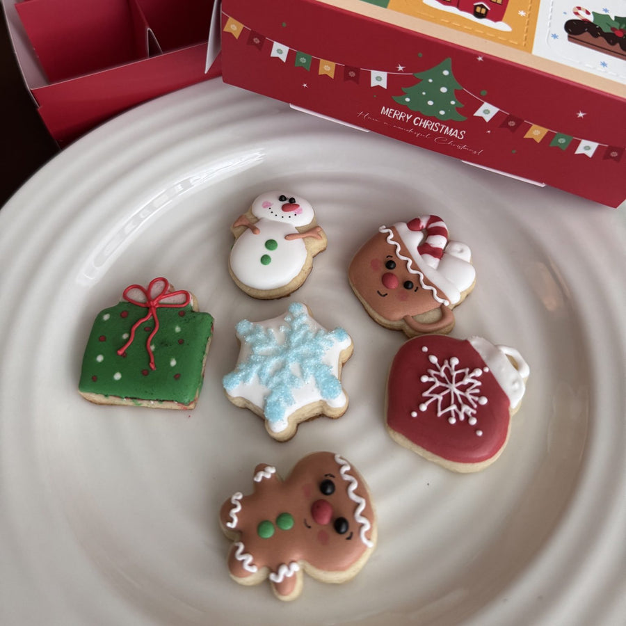 Christmas cookies decorated by Verona; workshop designs may vary
